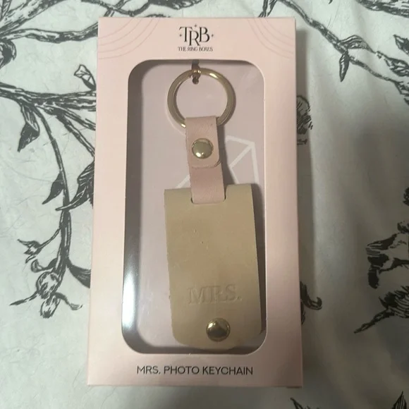 NWT MRS. Photo Keychain - Picture 1 of 4
